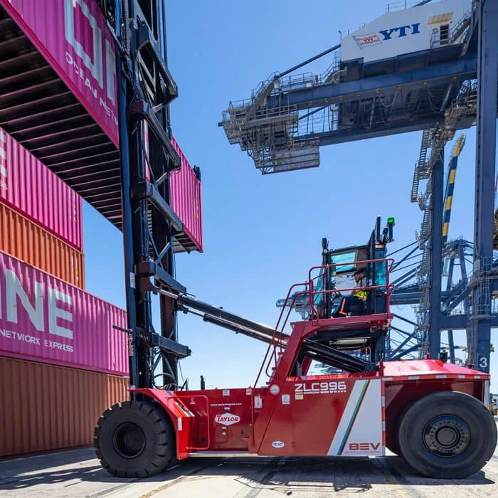 Yusen Terminals Takes Delivery of the First Five Commercially Available Battery Electric, Zero-Emission Top Handlers in the Country